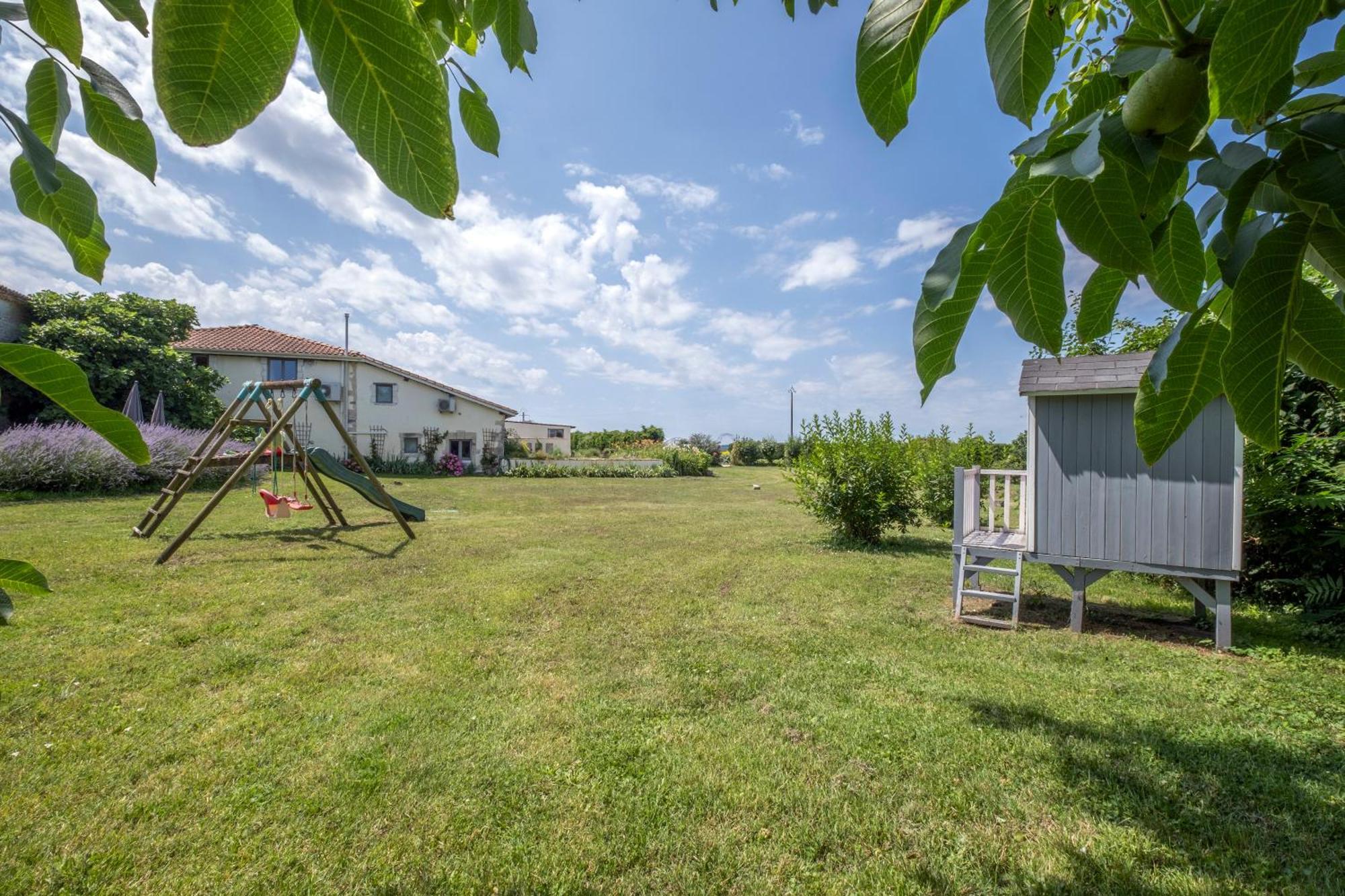 Bed and Breakfast Domaine Chez Les Rois Berneuil  Exteriér fotografie